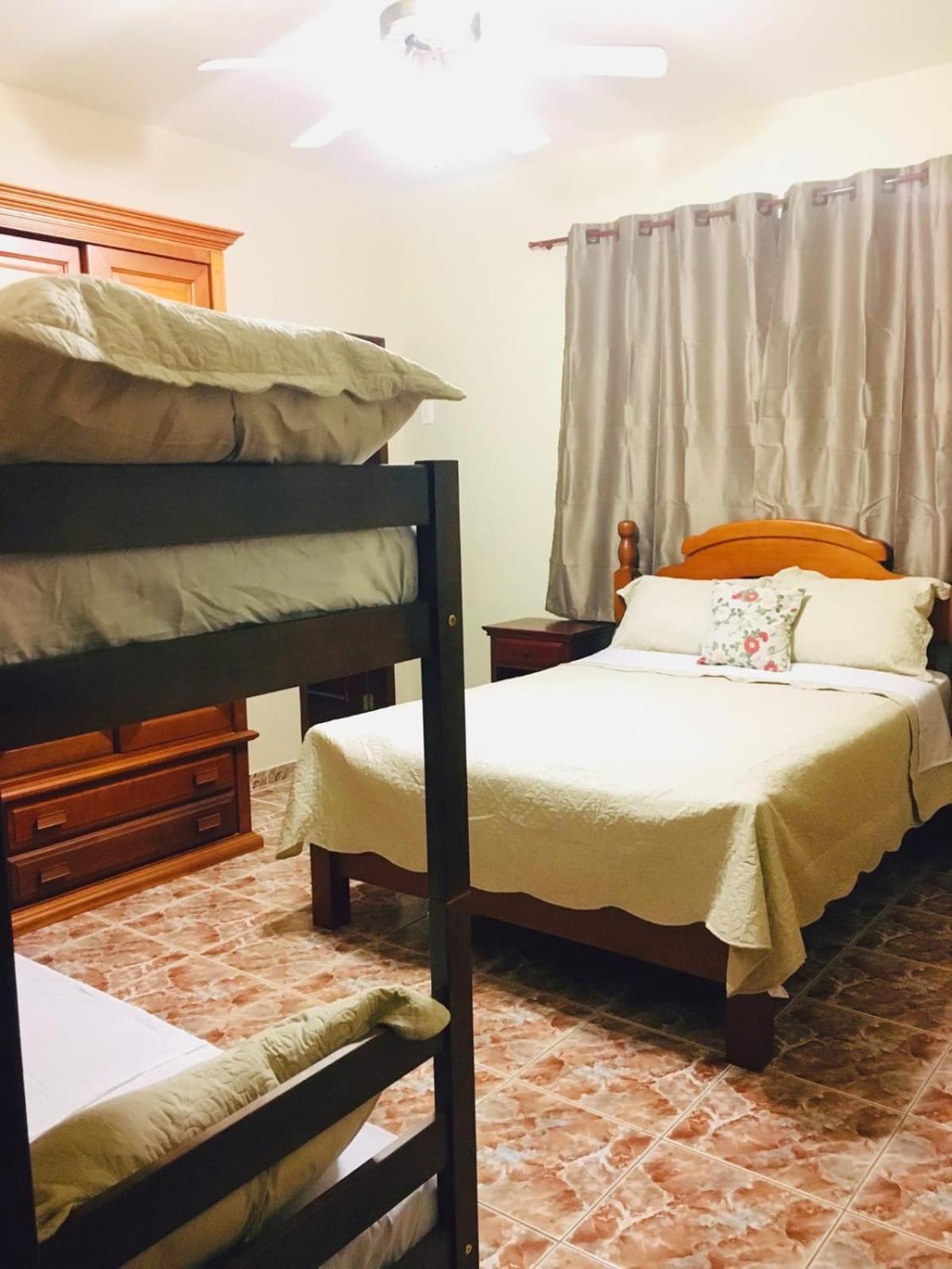 Dos Gringos Bed & Breakfast Marica